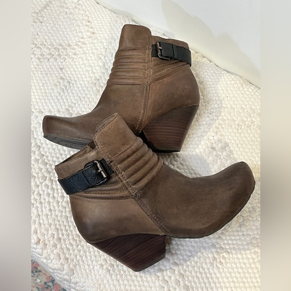 OTBT Dark taupe RED‎ BANK heeled ankle boots size 7.5. - Picture 1 of 10